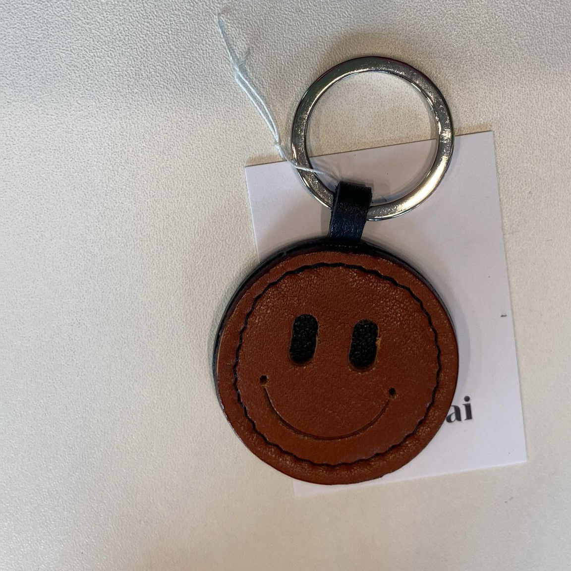 Petit Mai Smiley Schlüsselanhänger – verschiedene Farben Aufgeweckt