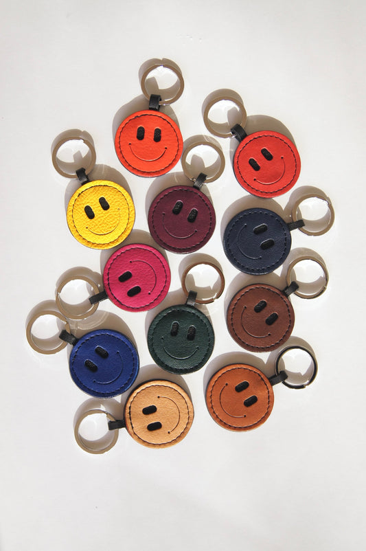 Petit Mai Smiley Schlüsselanhänger – verschiedene Farben Aufgeweckt