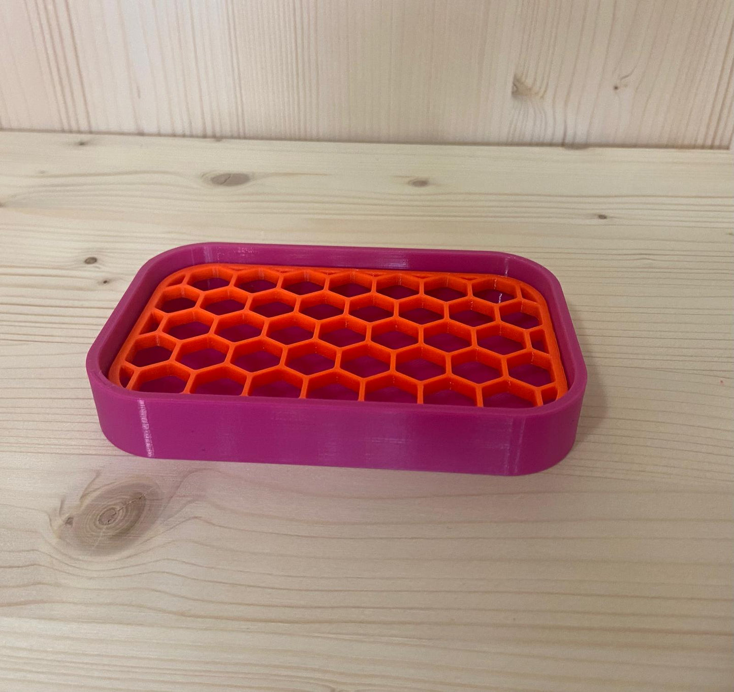 Seifenschale mit Wabengitter klein Pink Seifenstück