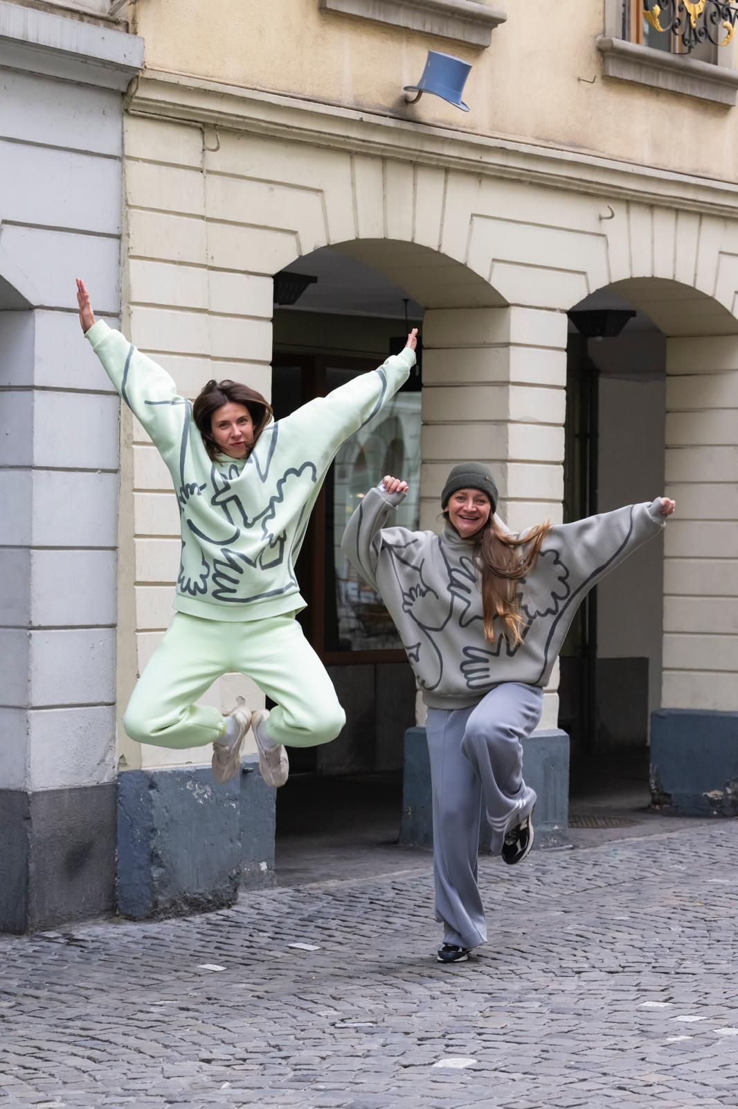 OL Magasin/ WOW Illustrations Hoodie | Ultra Yellow Aufgeweckt