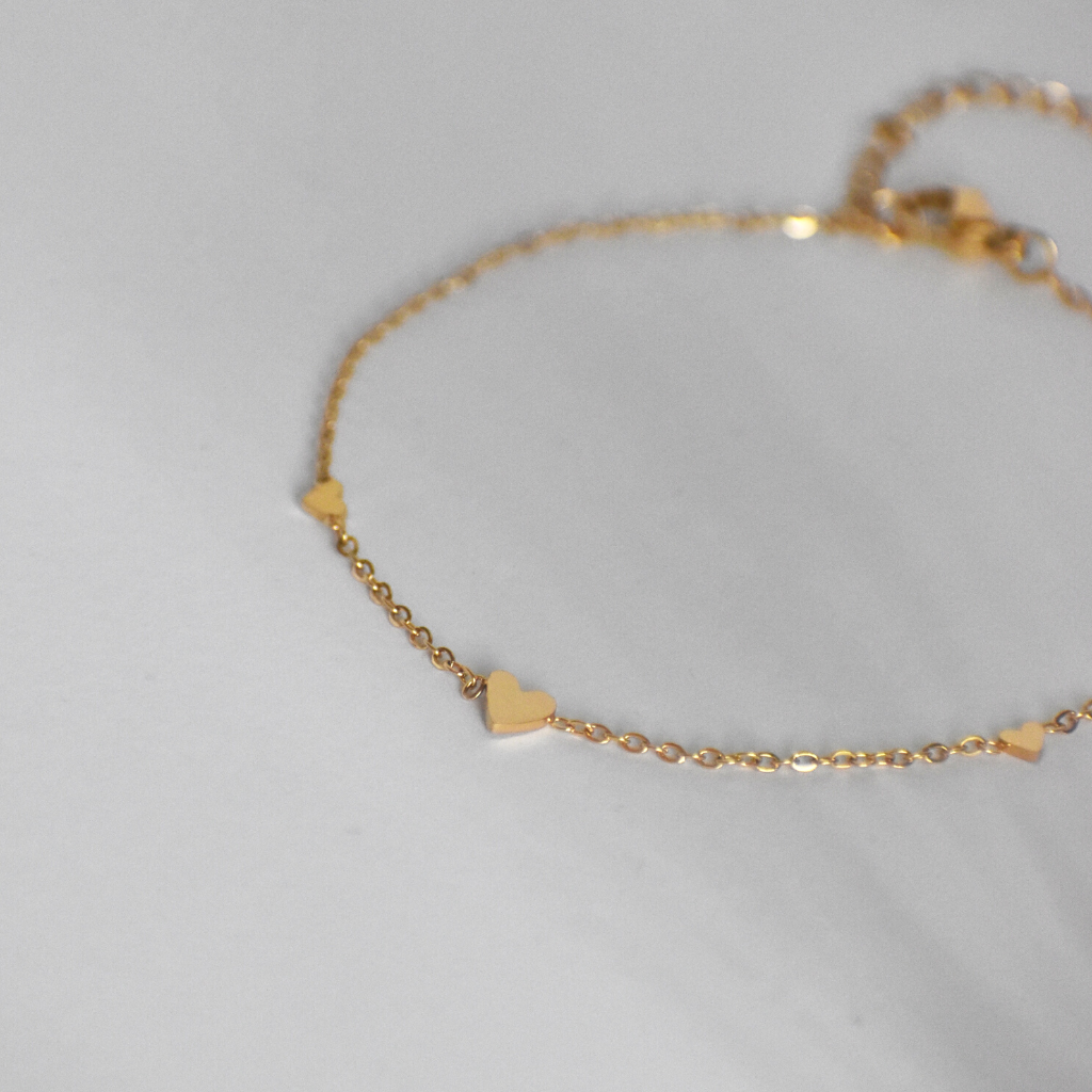 Nika Schmuck Fusskette Three Hearts – Wasserfest Aufgeweckt