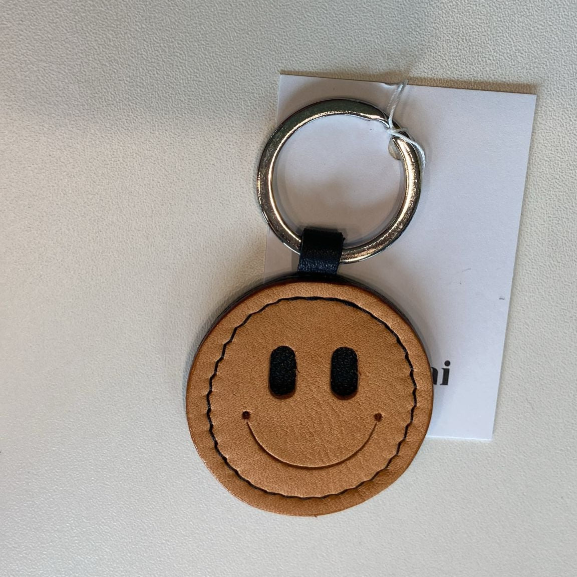 Petit Mai Smiley Schlüsselanhänger – verschiedene Farben Aufgeweckt