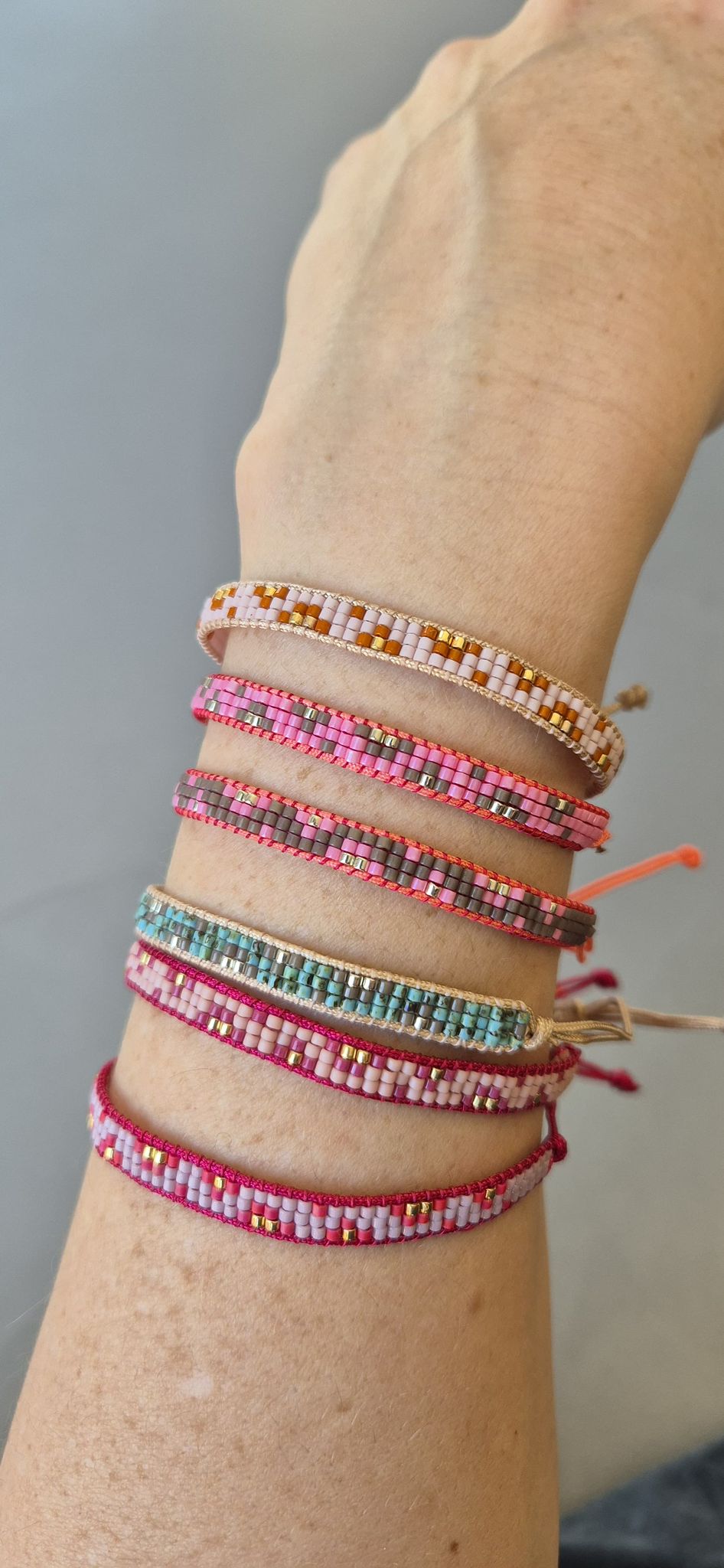 NINI magnifique Perlenarmband schmal | verschiedene Farben Aufgeweckt