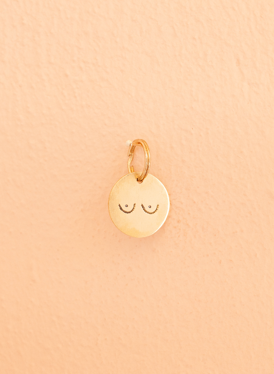 YOOMEE Keytag Mini – Boobs (Gold) Aufgeweckt