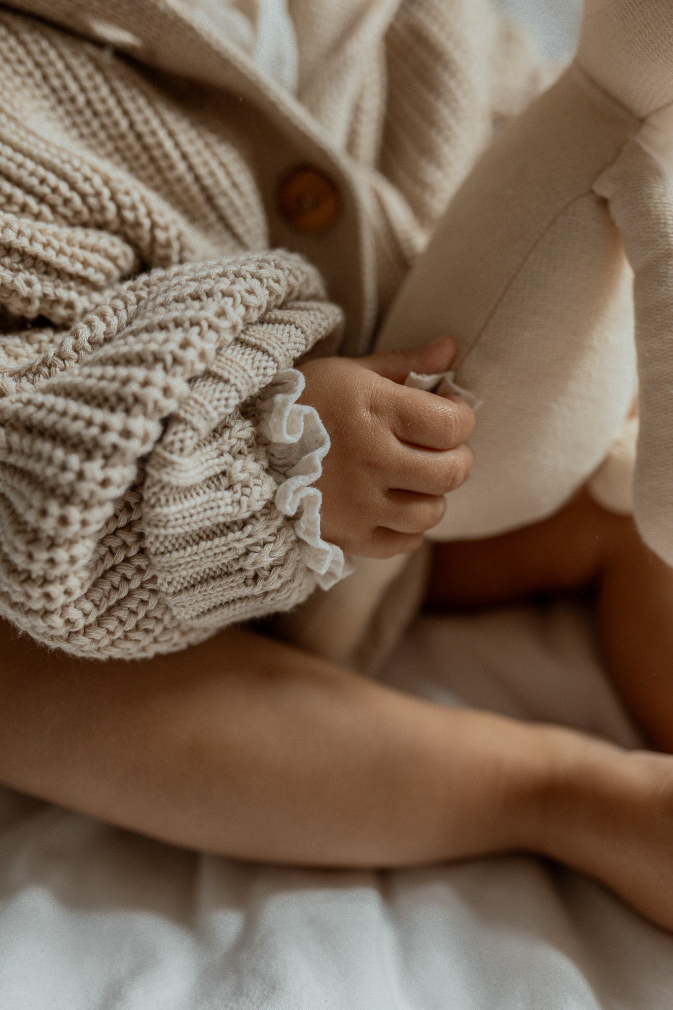 romi. Chunky Knit Cardigan | Oat Aufgeweckt