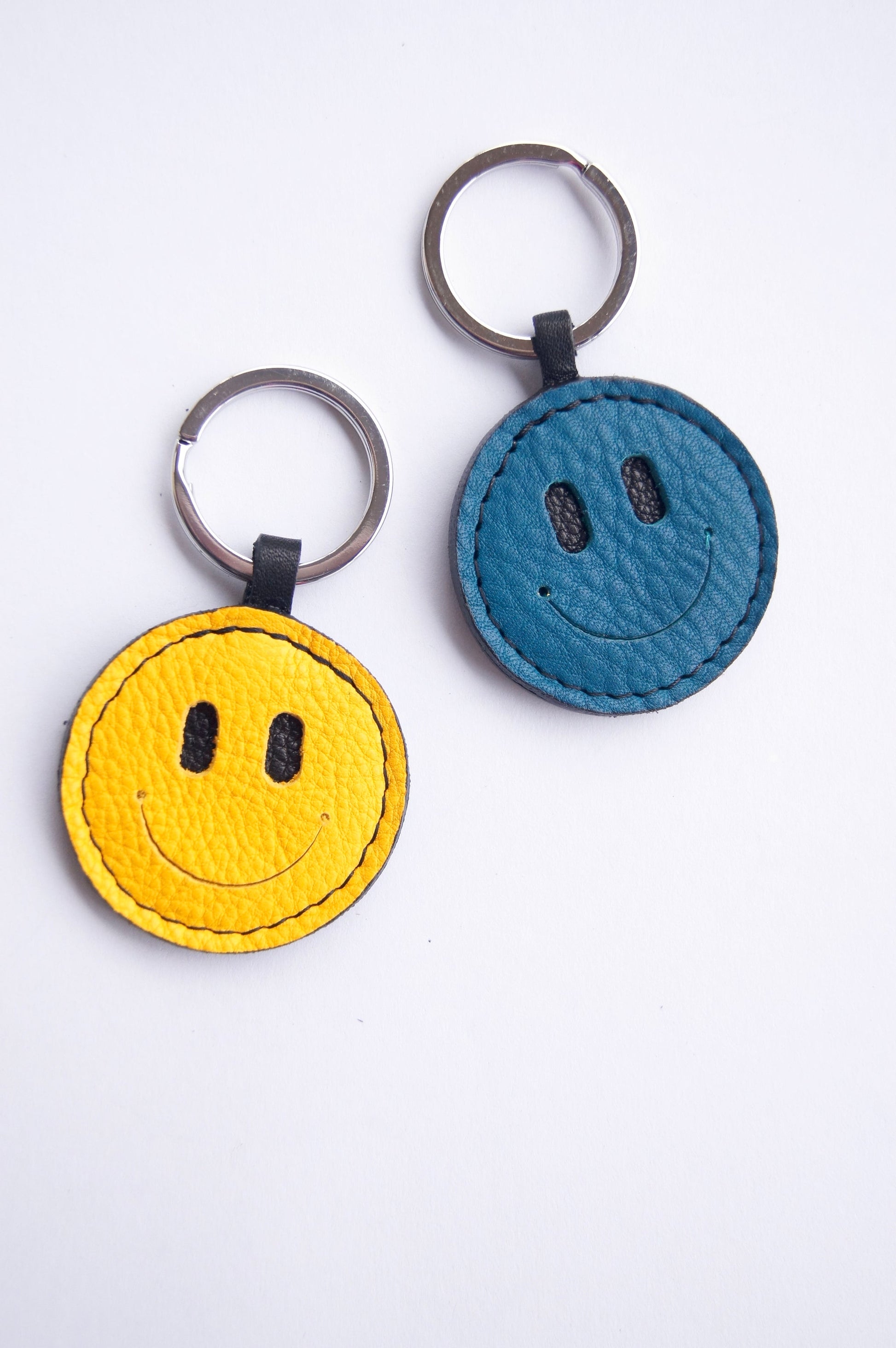 Petit Mai Smiley Schlüsselanhänger – verschiedene Farben Aufgeweckt