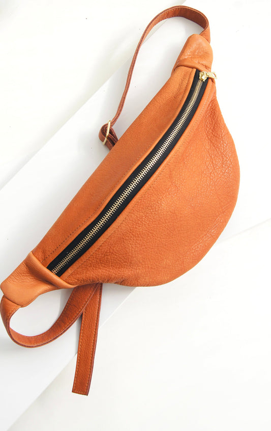 Petit Mai Banana Bag – Camel Aufgeweckt