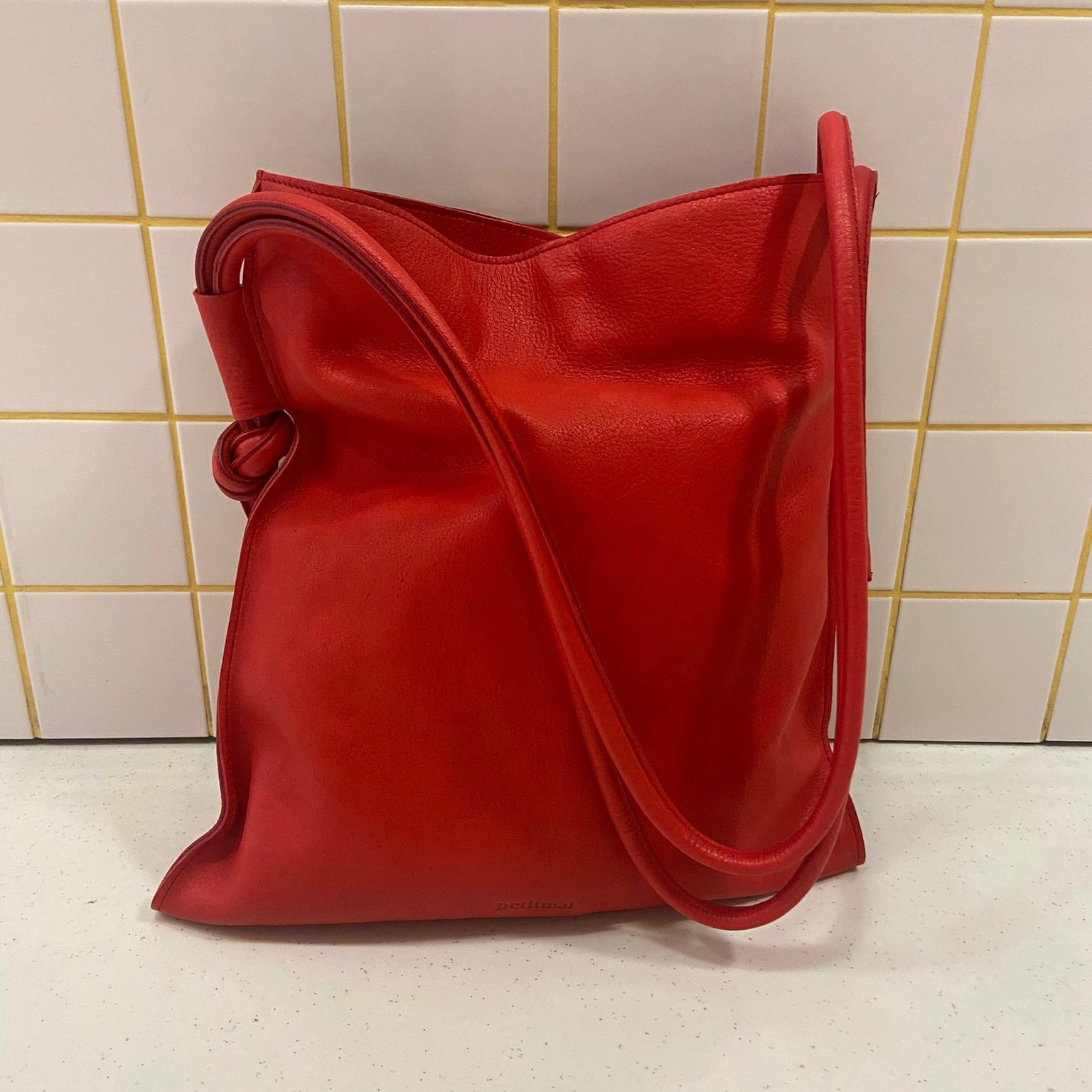 Petit Mai Paper Bag – Rot Aufgeweckt