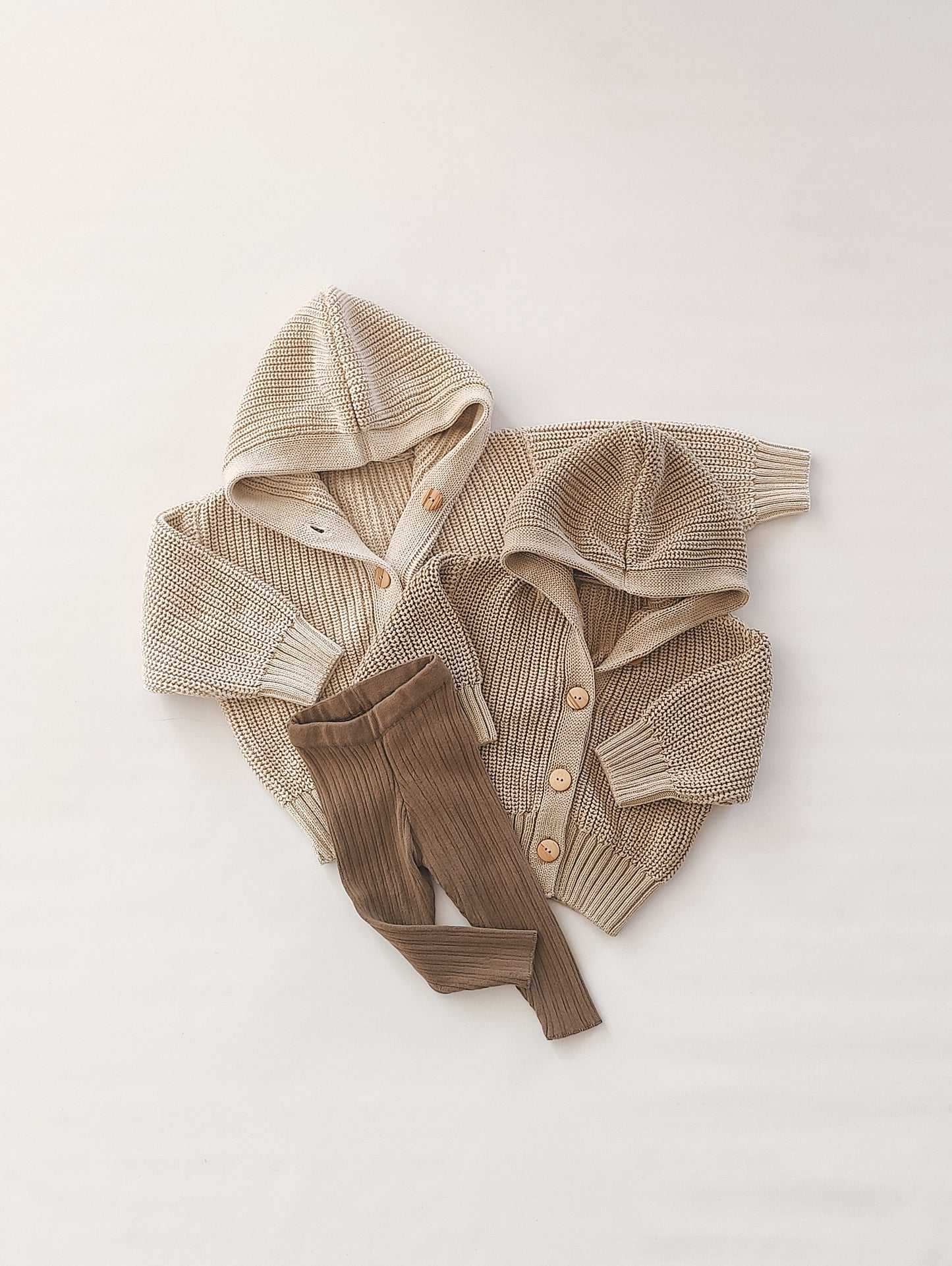 romi. Chunky Knit Cardigan | Sand Aufgeweckt