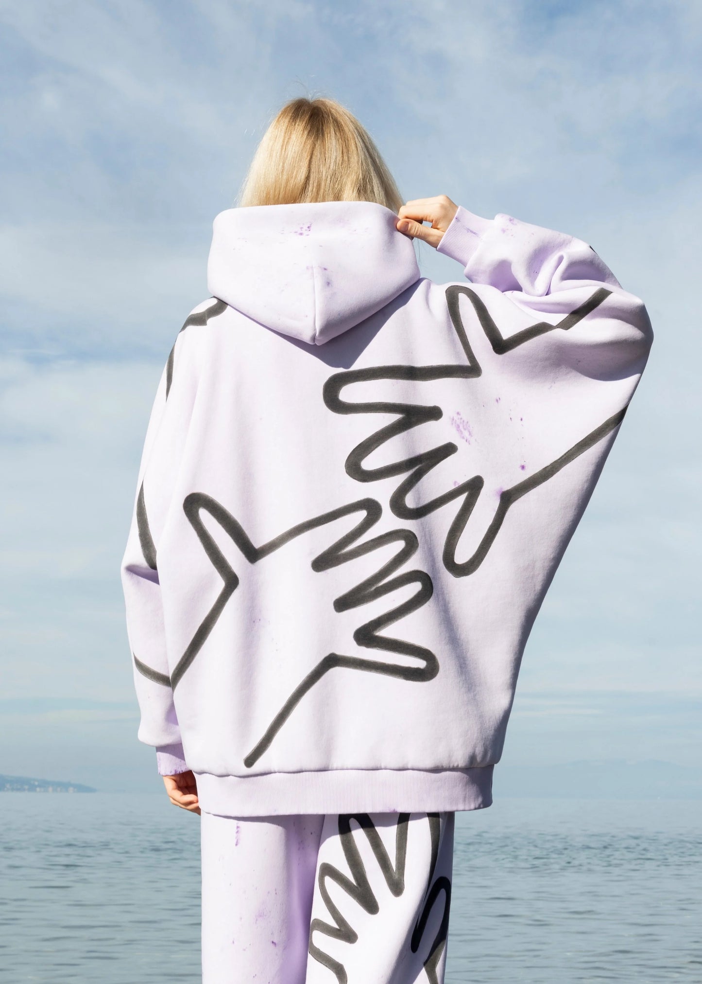 OL Magasin/ WOW Illustrations Hoodie | Lila Aufgeweckt