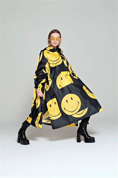 Rainkiss Rain Poncho | All Smiles x Smiley – Black Aufgeweckt