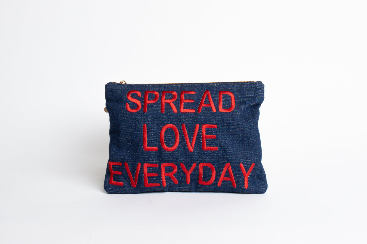 YOOMEE Pouch – MOUHIM Denim – Spread Love Everyday Aufgeweckt