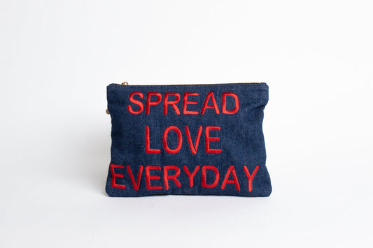 YOOMEE Pouch – MOUHIM Denim – Spread Love Everyday Aufgeweckt
