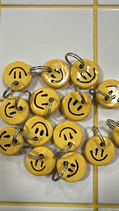 Aufgeweckt Schlüsselanhänger Smiley Aufgeweckt