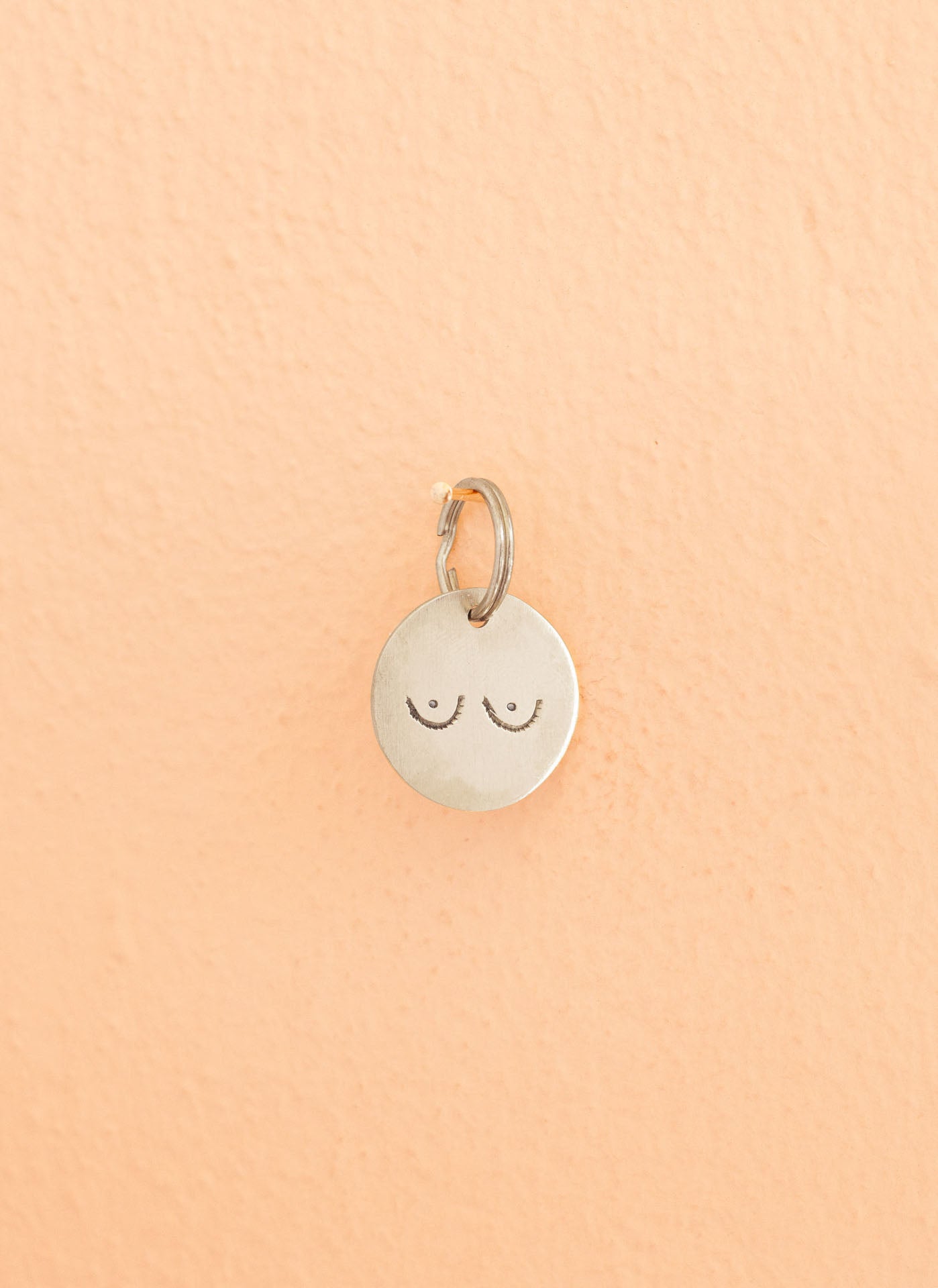 YOOMEE Keytag Mini – Boobs (Gold) Aufgeweckt
