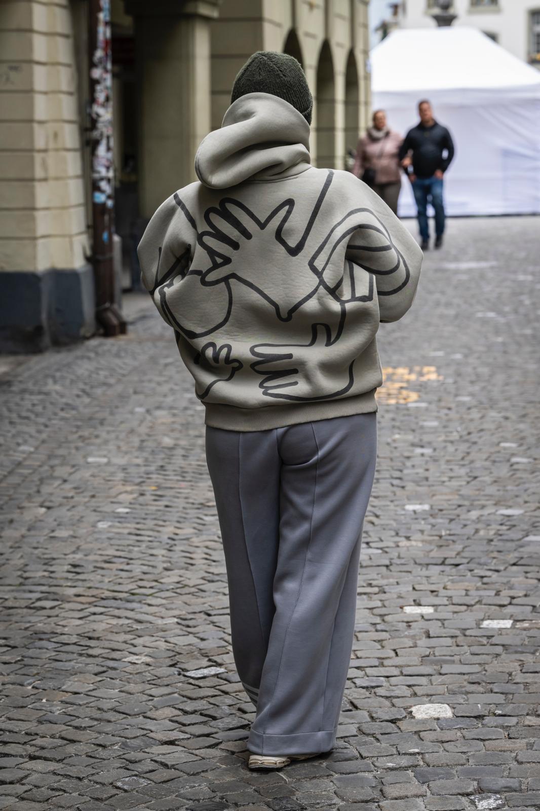 OL Magasin/ WOW Illustrations Hoodie | Grün-Grau Aufgeweckt