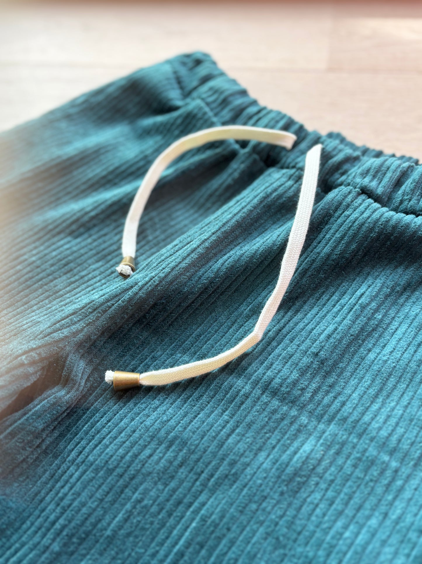 Wild Sparkle Cordhose | Dark Teal Aufgeweckt