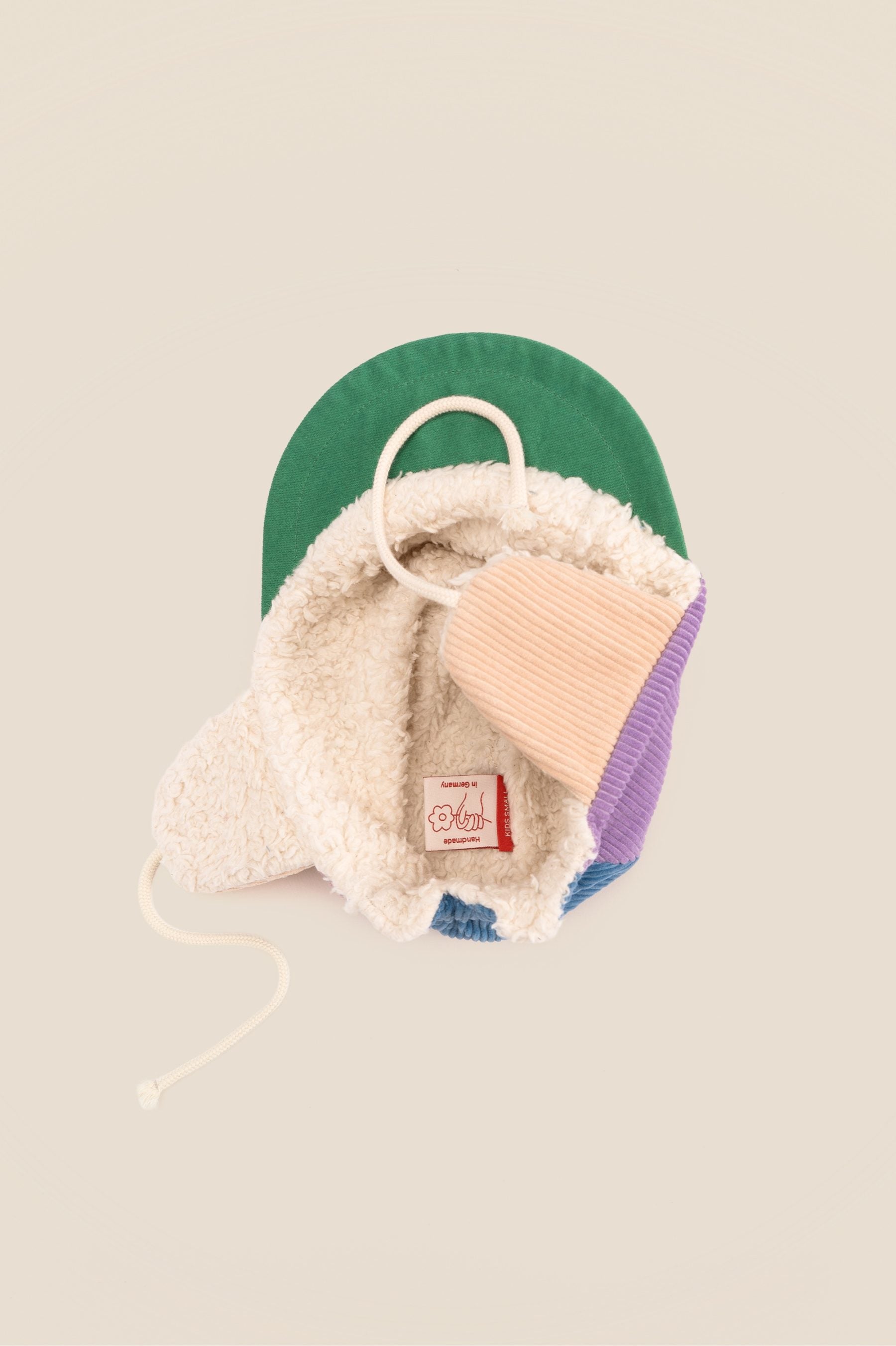 New Kids in the House Robin Juniper – Winter Cap (Cord) Aufgeweckt