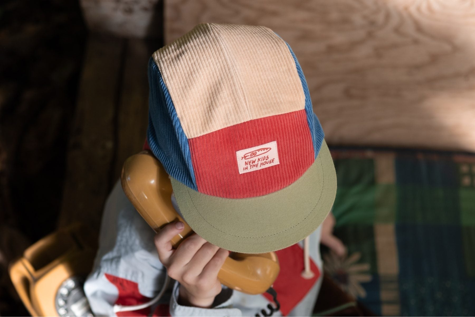 New Kids in the House Robin Dakota – Winter Cap (Cord) Aufgeweckt