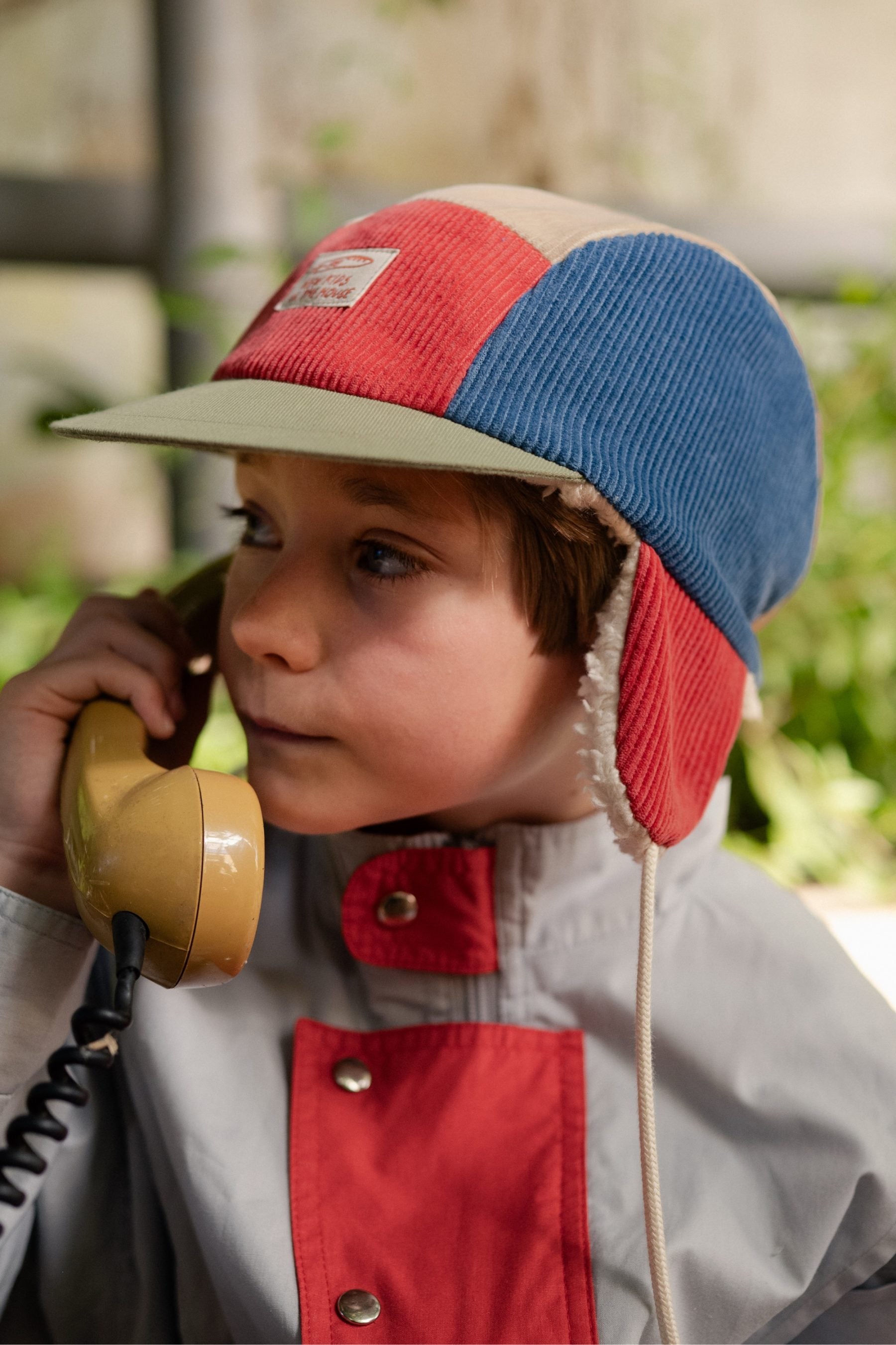 New Kids in the House Robin Dakota – Winter Cap (Cord) Aufgeweckt