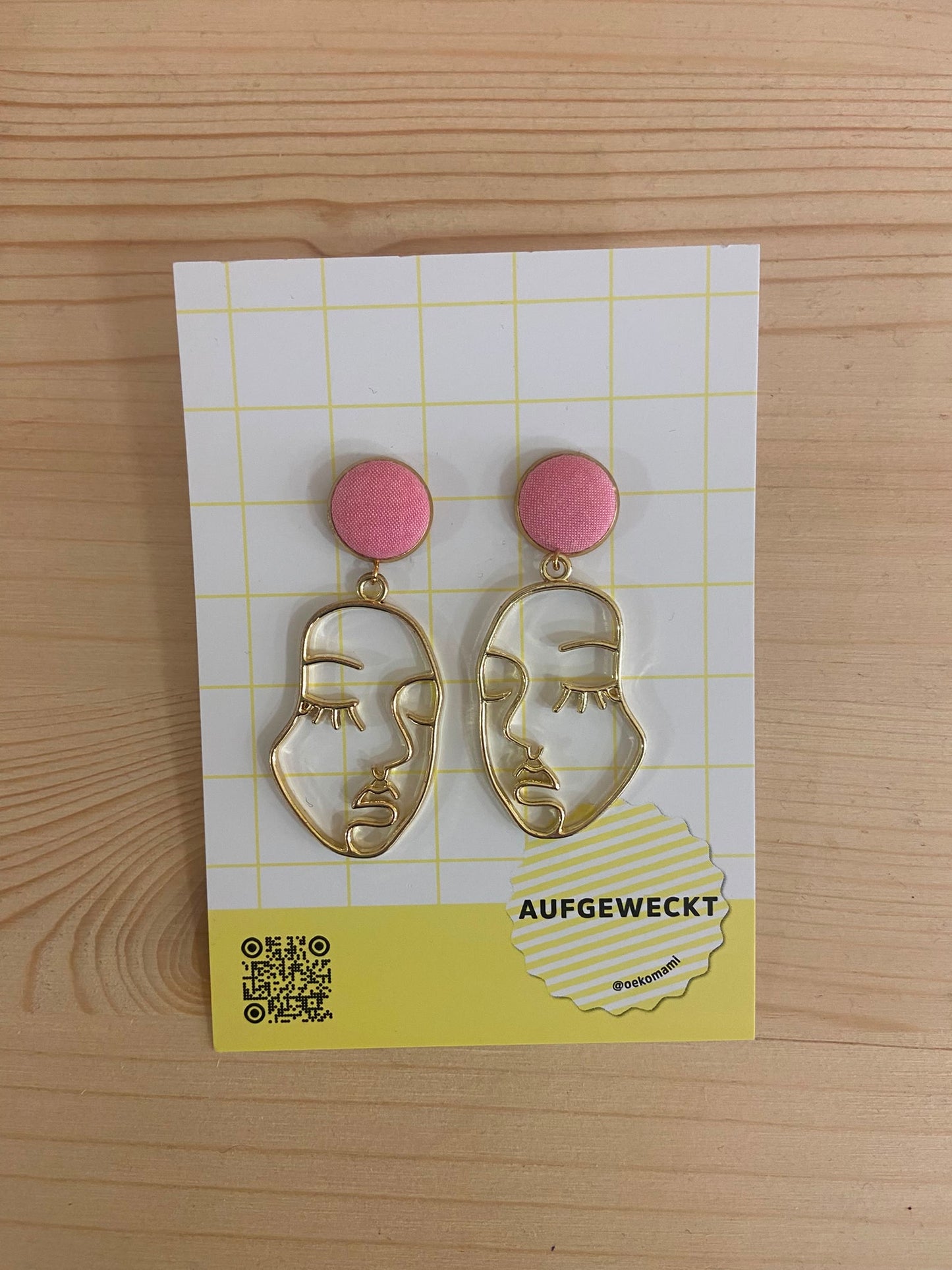 Aufgeweckt Ohrstecker mit Anhänger | rosa Aufgeweckt