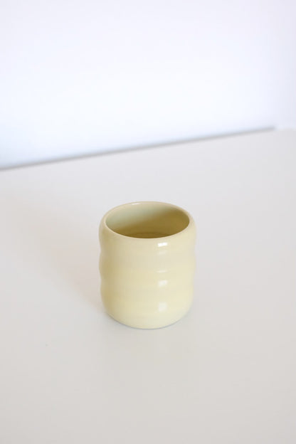 cb ceramics Wave Becher | ivory Aufgeweckt