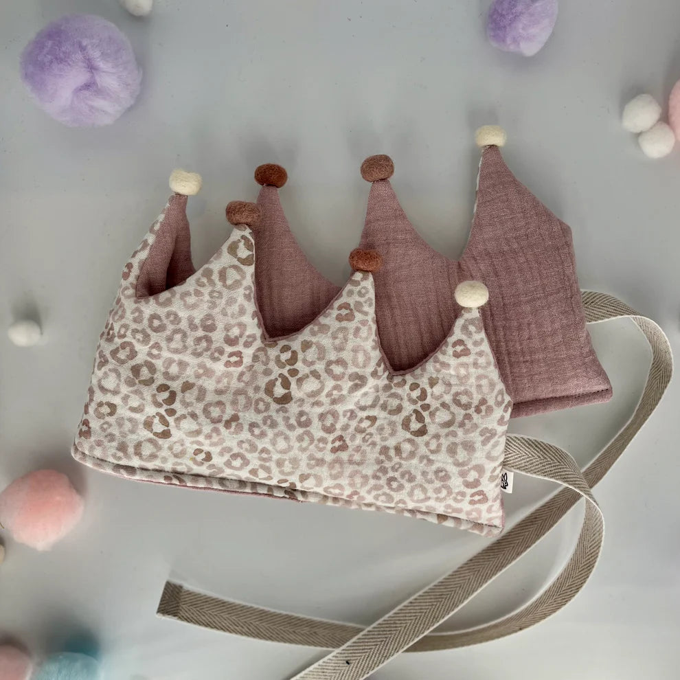 yep. i am handmade Stoffkrone | Geburtstagskrone Leo rosa Aufgeweckt