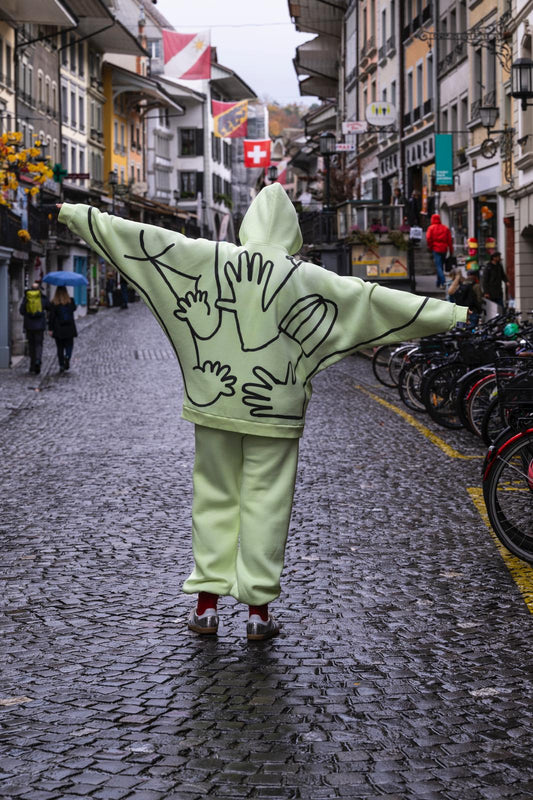 OL Magasin/ WOW Illustrations Hoodie | Ultra Yellow Aufgeweckt