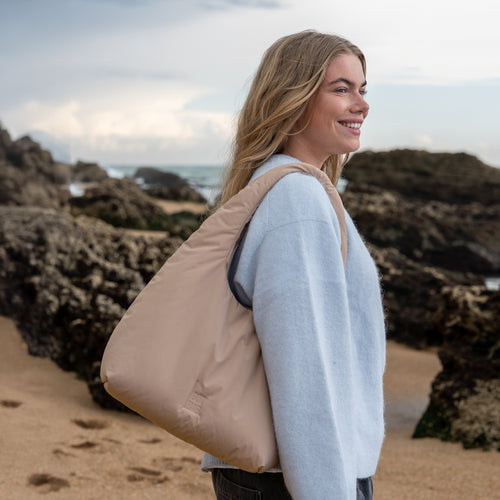 GOT BAG Cloud Shoulder Bag | Sandbar Monochrome Aufgeweckt