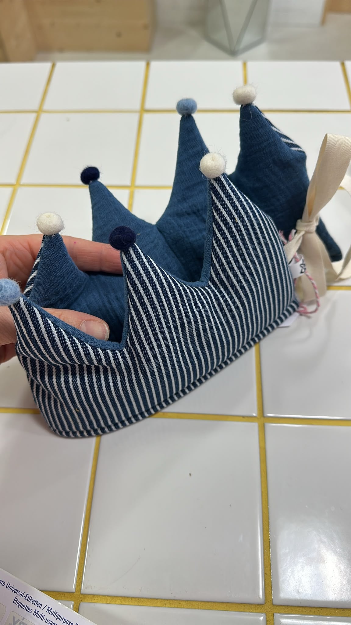 yep. I am handmade Stoffkrone | Geburtstagskrone Nadelstreifen blau mit Pompons Aufgeweckt