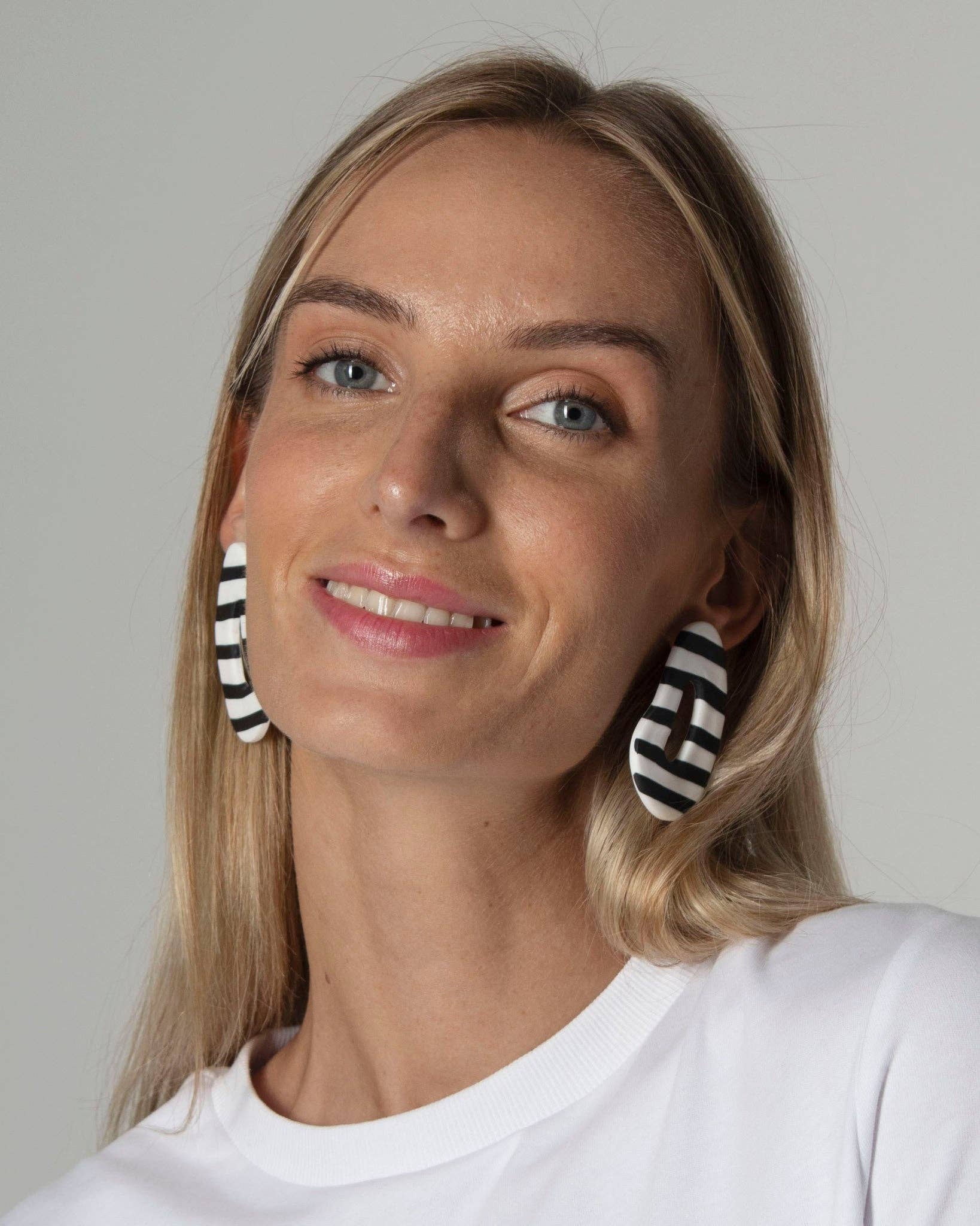 DELAROSA STUDIO Ohrstecker | Egg is back Aufgeweckt