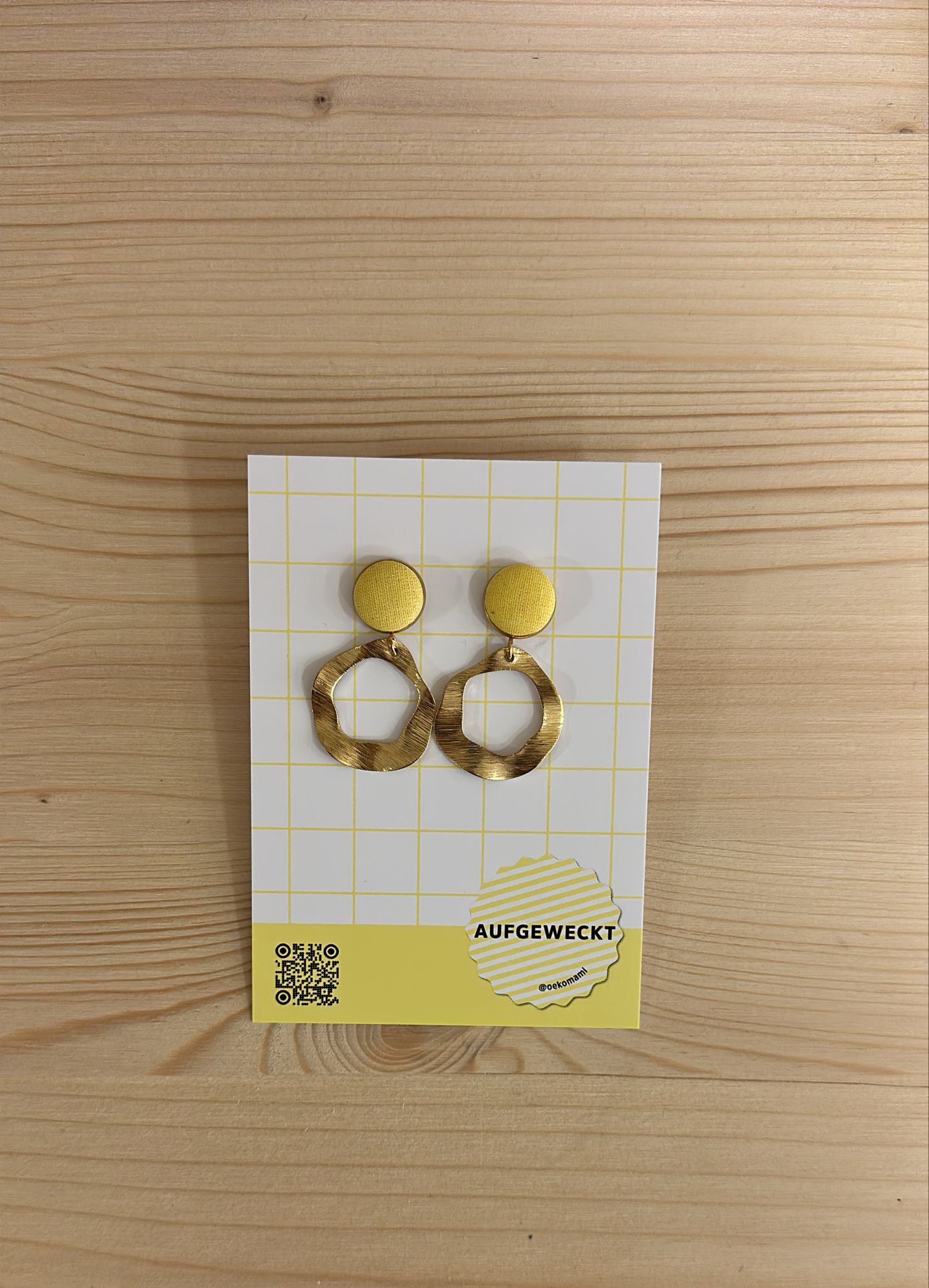 Aufgeweckt Ohrstecker | Gold mit geometrischem Design Aufgeweckt
