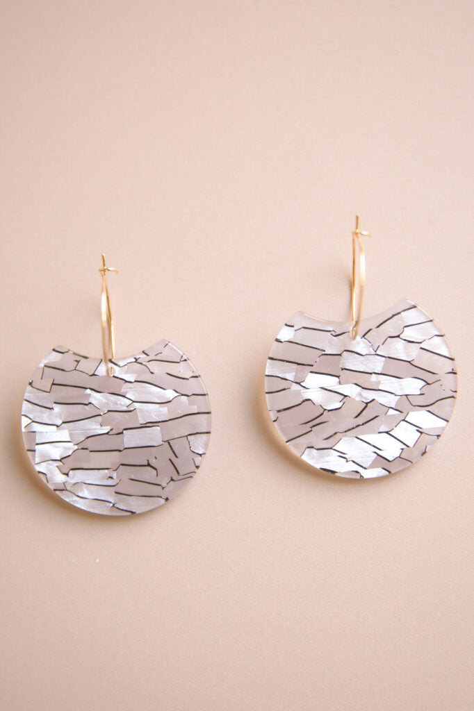 Claudia Nabholz Kreolen Weiss | Vergoldet & Acryl Aufgeweckt