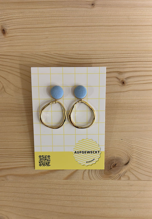 Aufgeweckt Ohrstecker mit Anhänger| Statement Piece Gold hellblau Aufgeweckt
