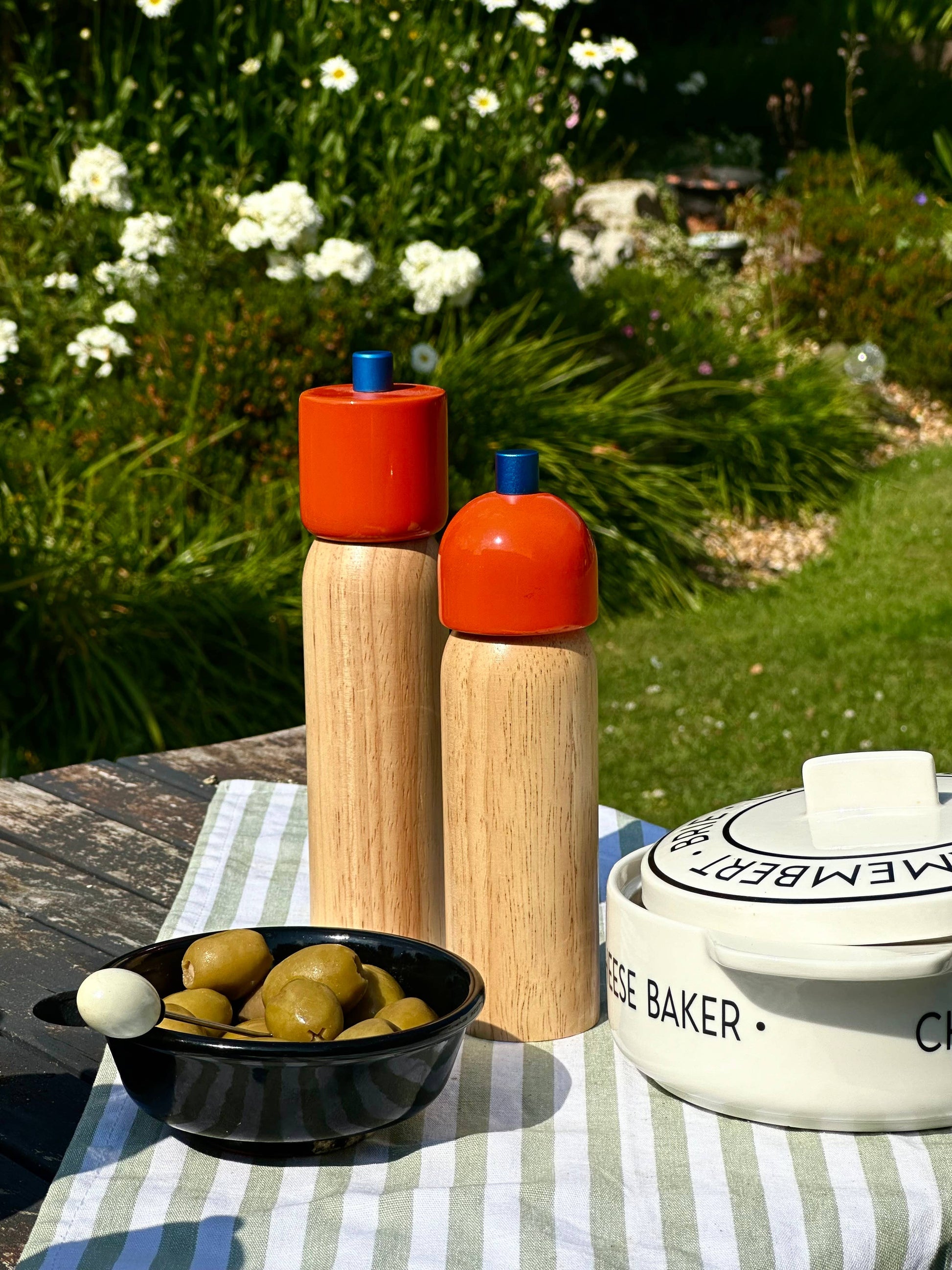 MÆGEN Salz– und Pfeffermühle | Orange und Blau Aufgeweckt