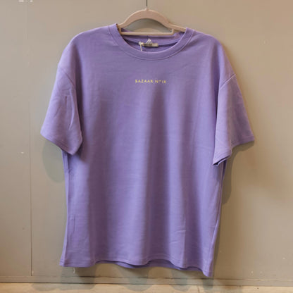 Bazaar Noir T‑Shirt | Ciao Ciao Flieder Aufgeweckt