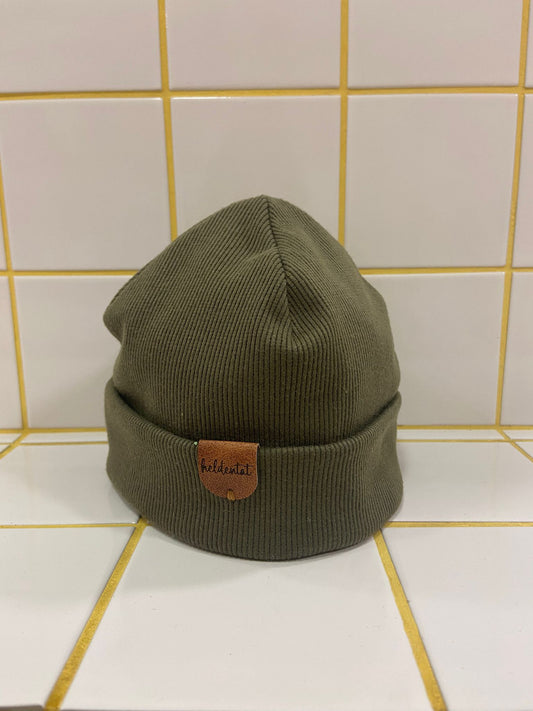 Heldentat Kindermütze | oliv (Grösse 42–45 cm) Aufgeweckt
