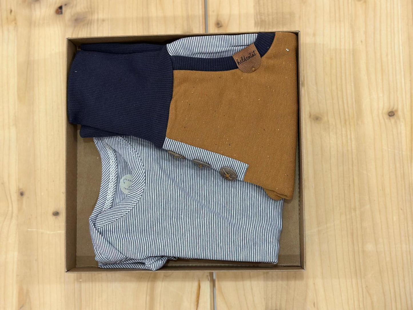 Heldentat Babyset | Stripes blau Aufgeweckt