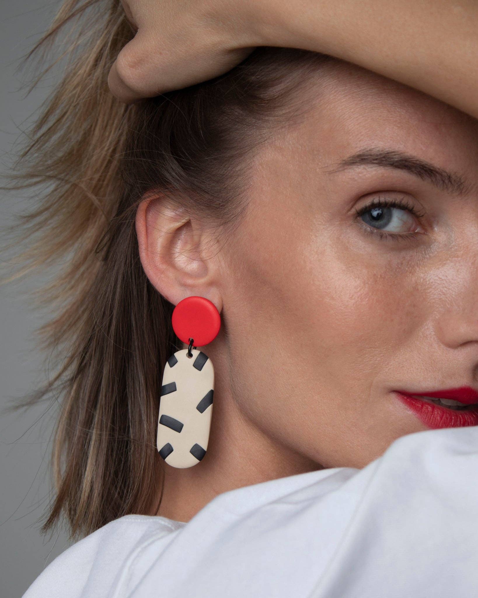 DELAROSA STUDIO Ohrstecker | Serenes Amulett Aufgeweckt