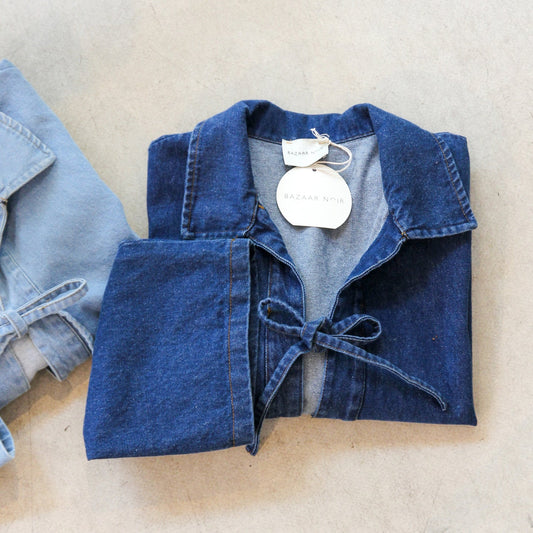 Bazaar Noir Jeans‑Hemd mit Schleifen | Dunkel | Vorbestellung Ende August Aufgeweckt