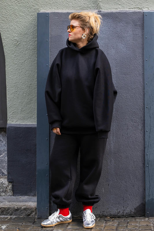 OL Magasin/ WOW Illustrations Sweat Hose | schwarz Aufgeweckt