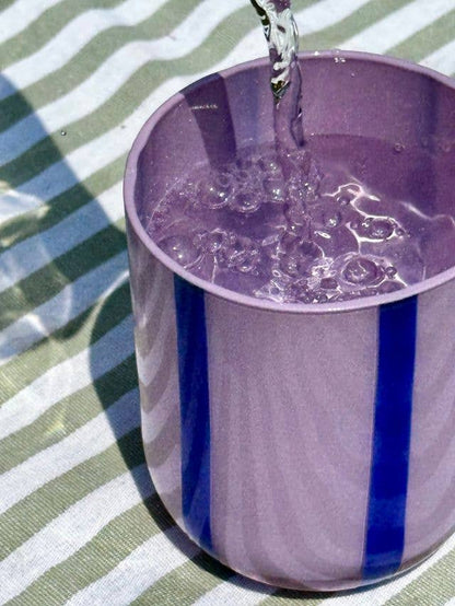 MÆGEN Glas | Atina – Flieder und Marineblau Aufgeweckt