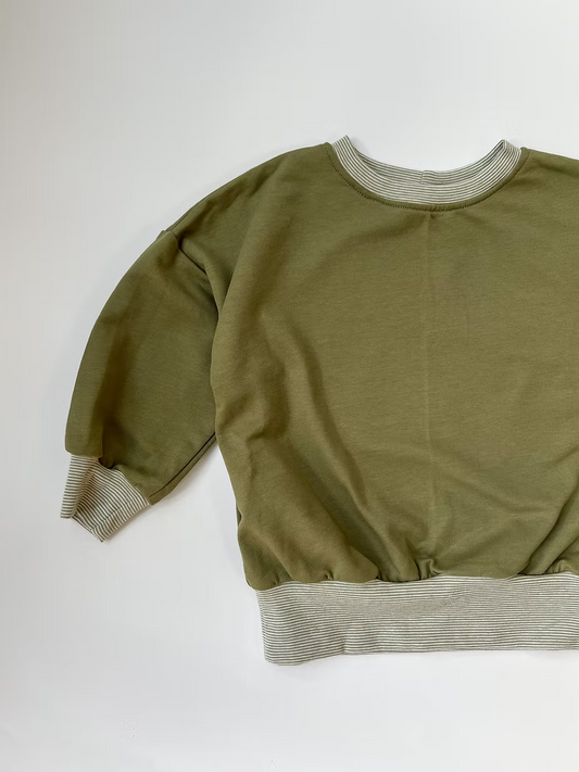 Mapaki Kinder Sweater Olive mit Streifenbündchen Aufgeweckt