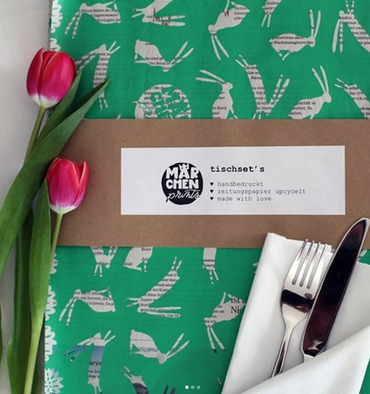 Märchenprints Tischset Hase | grün Aufgeweckt