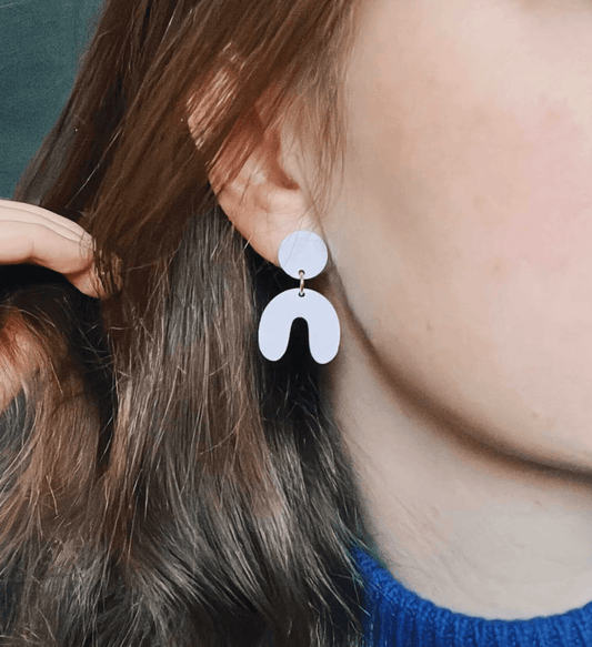 Leo Flieder Arch/Bogen Ohrringe – Verspielter Bogen Look