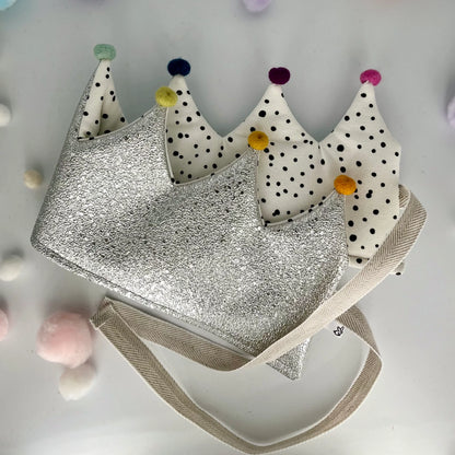yep. I am handmade Stoffkrone Silber Glitzer Pünktli & Rainbow Pompons Aufgeweckt