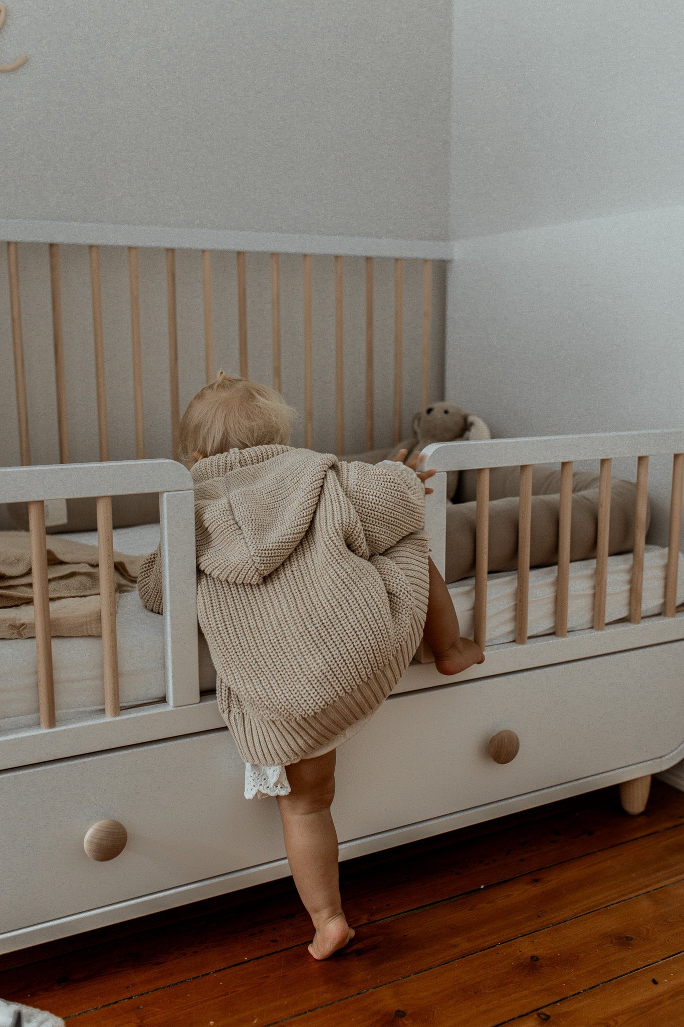 romi. Chunky Knit Cardigan | Oat Aufgeweckt