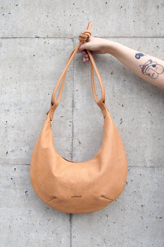 Petit Mai Halfmoon Bag – Beige Aufgeweckt