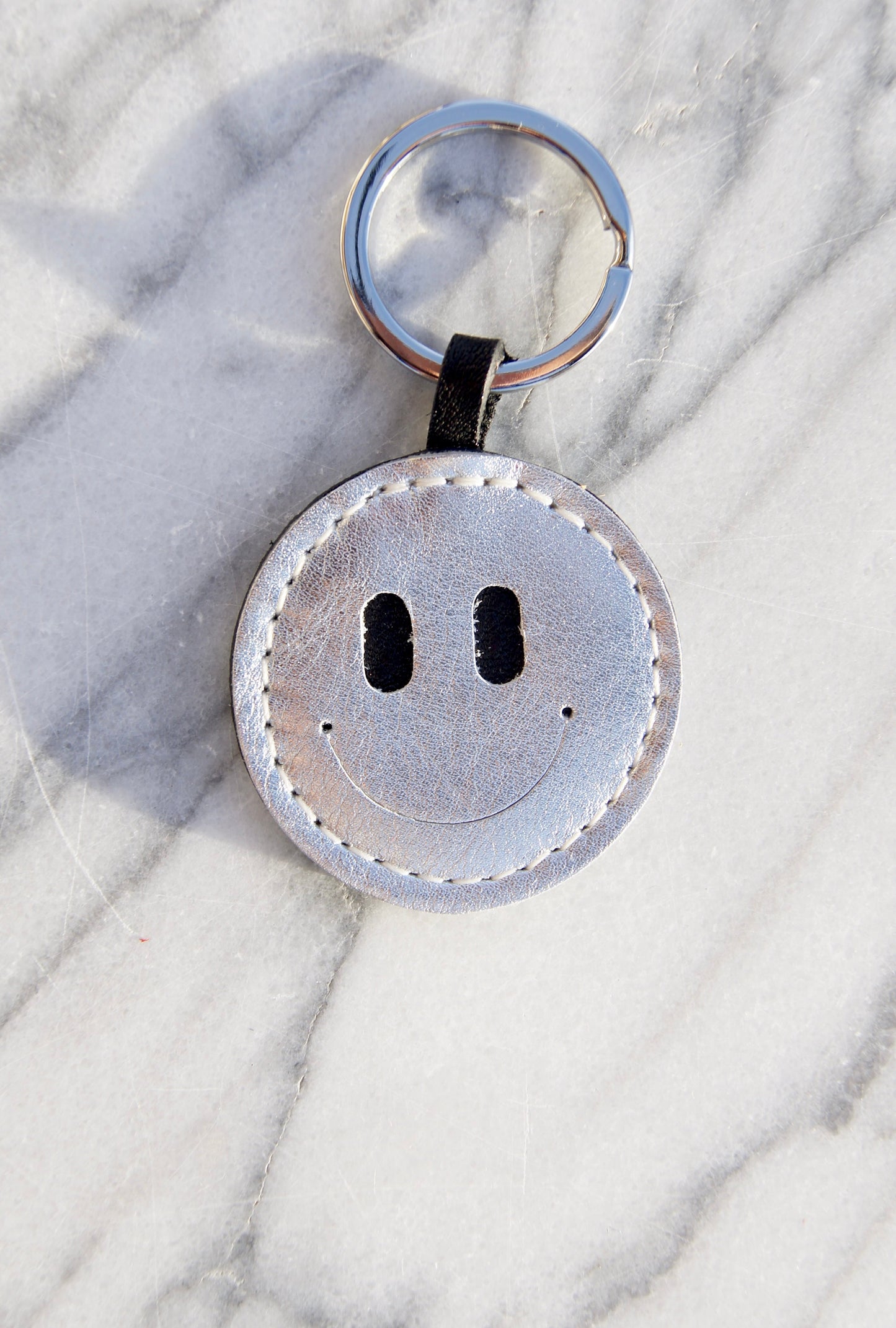 Petit Mai Smiley Schlüsselanhänger Aufgeweckt