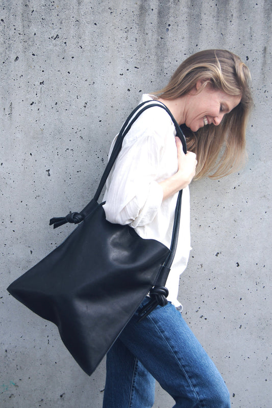 Petit Mai Paper Bag – Rot Aufgeweckt